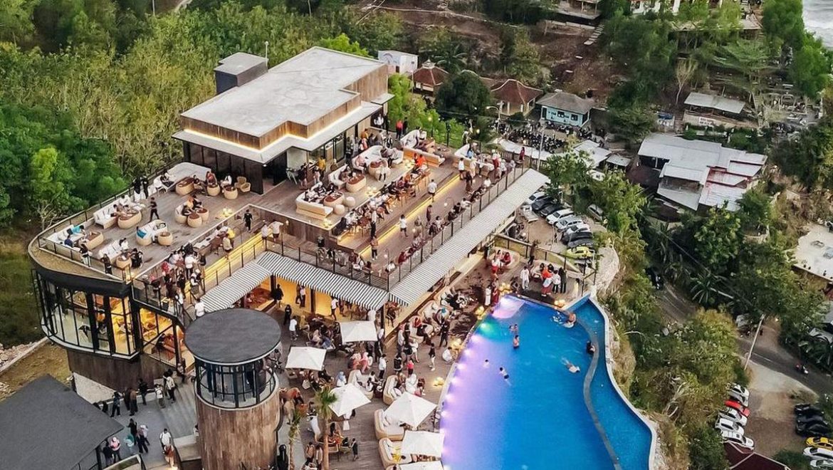 Obelix Hills: Wisata Terbaik Untuk Menikmati Sunset di Parangtritis